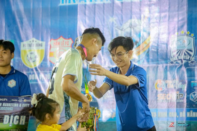Lễ Bế Mạc Giải Bóng Đá Marketing CNTT Đà Nẵng